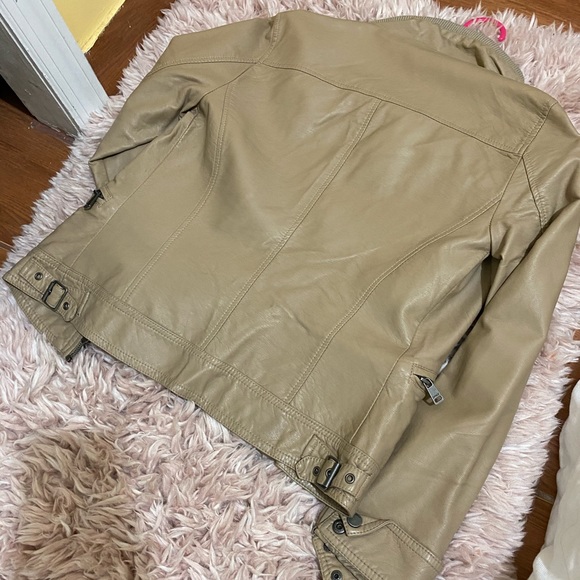 Leather jacket - Picture 3 of 5